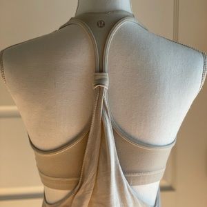 Lululemon size 6 workout top with built in bra VGUC